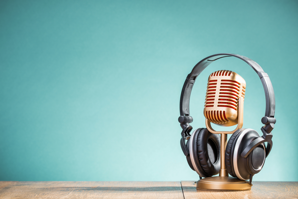 Cómo elegir la voz ideal para asistentes de IA y chatbots con TTS