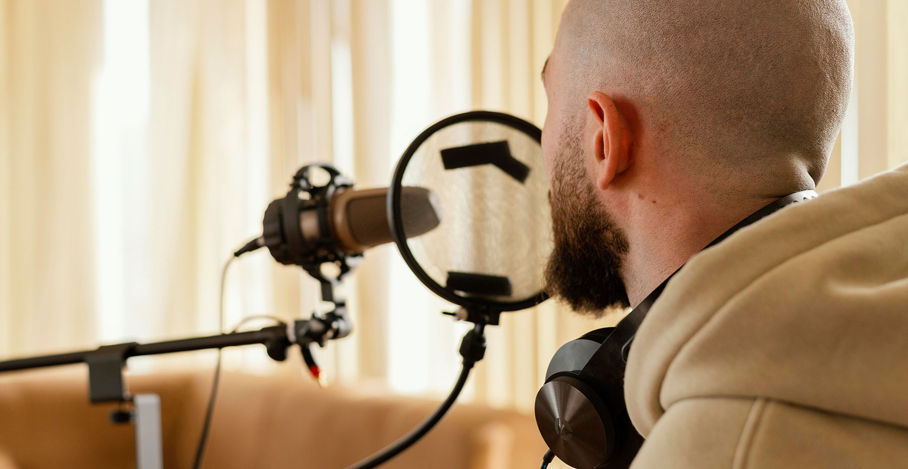 Locutor para documentales: Cómo dar vida a cada historia