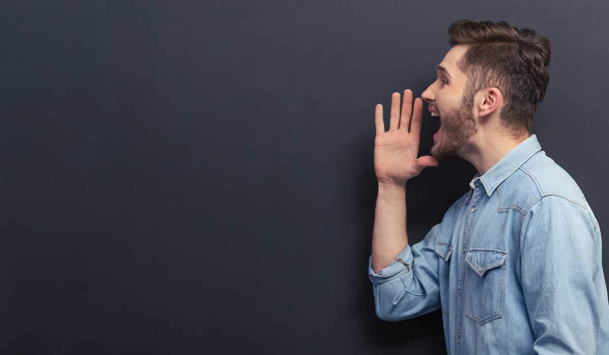 Locutor voz grave masculina: Cómo elegir el tono perfecto